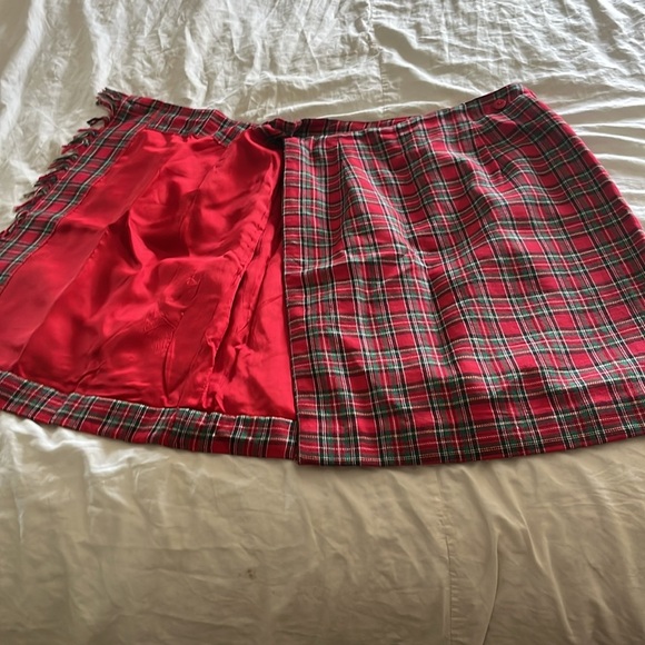 Robin Sinkler Plaid Red Skirt (Size 6) - Picture 5 of 7